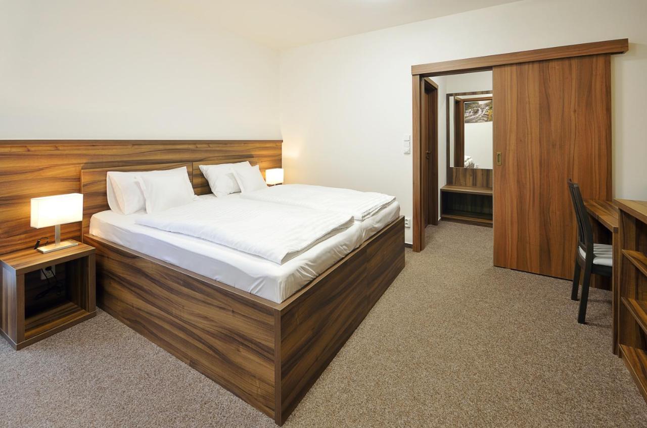 Penzion Kuzelna Hotel Trutnov Buitenkant foto