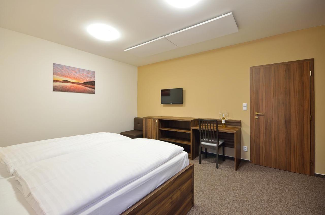 Penzion Kuzelna Hotel Trutnov Buitenkant foto